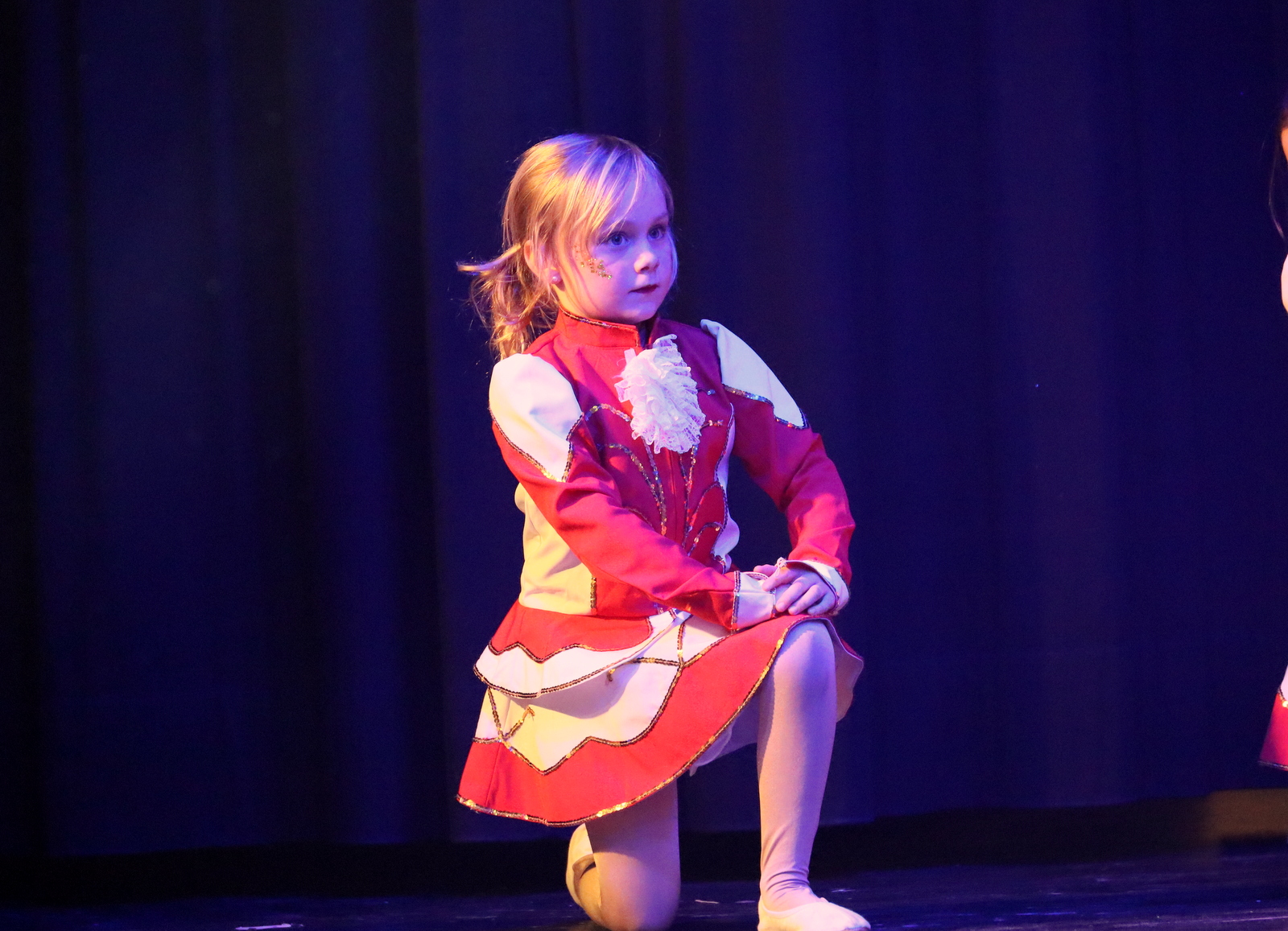 Sportlicher und tänzerischer Nachwuchs eröffnet den großen Fuassballerball